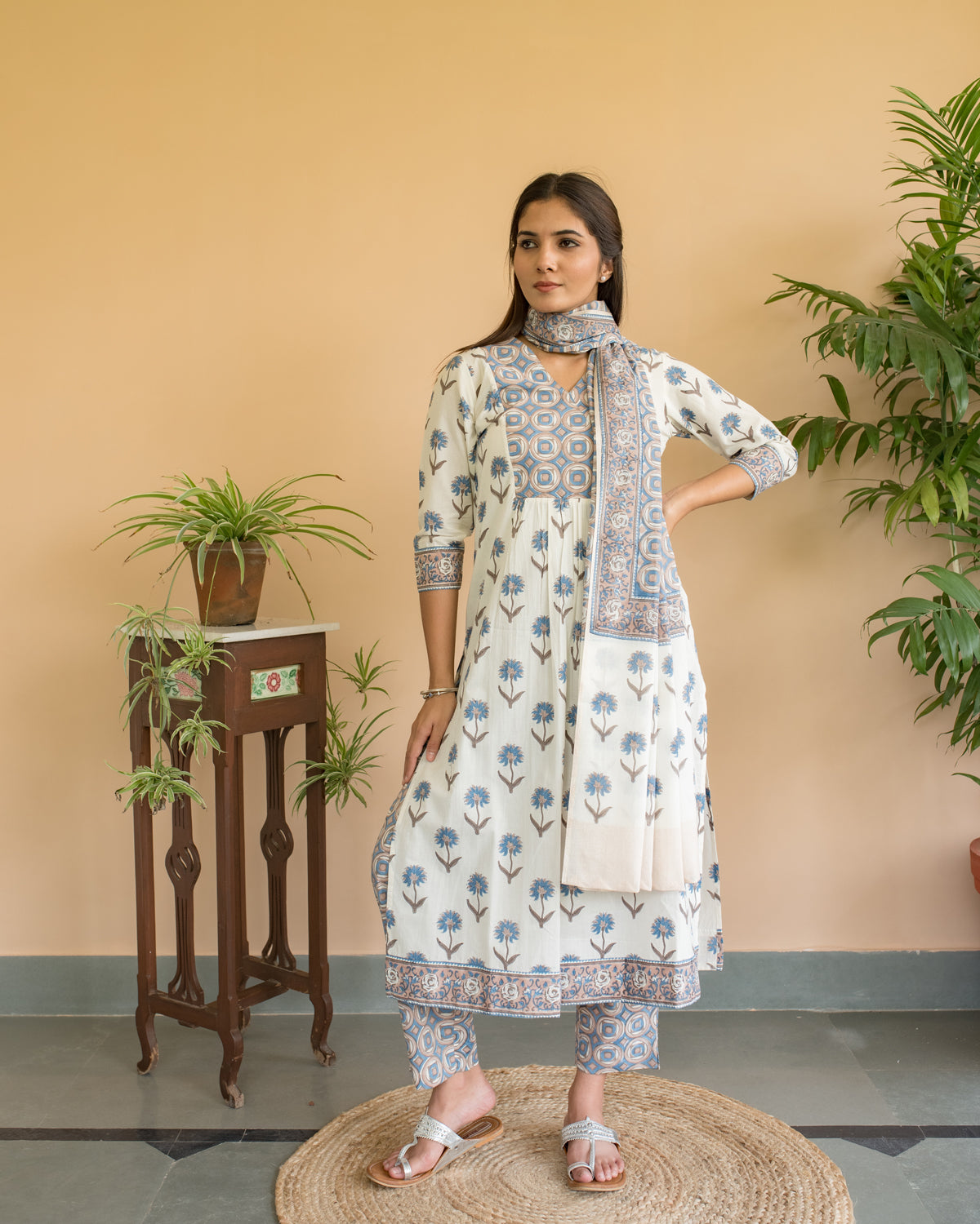 Chrysanthemum buta straight kurta