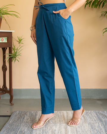 Blue narrow pleated pants