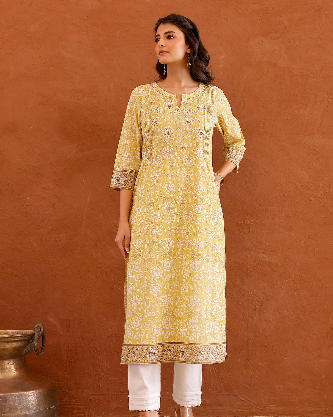 Sunhera Floral jaal kurta