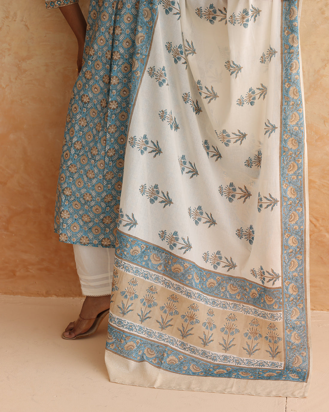 Buta print dupatta