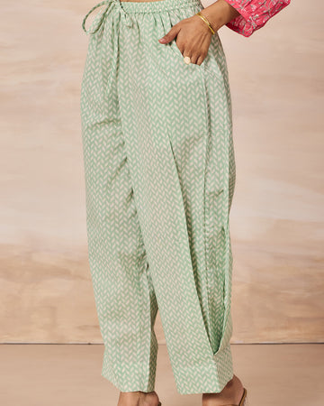 Pleated cuff pants