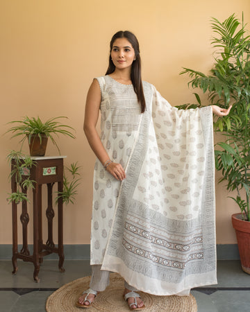 Khadi buta sleeveless kurta