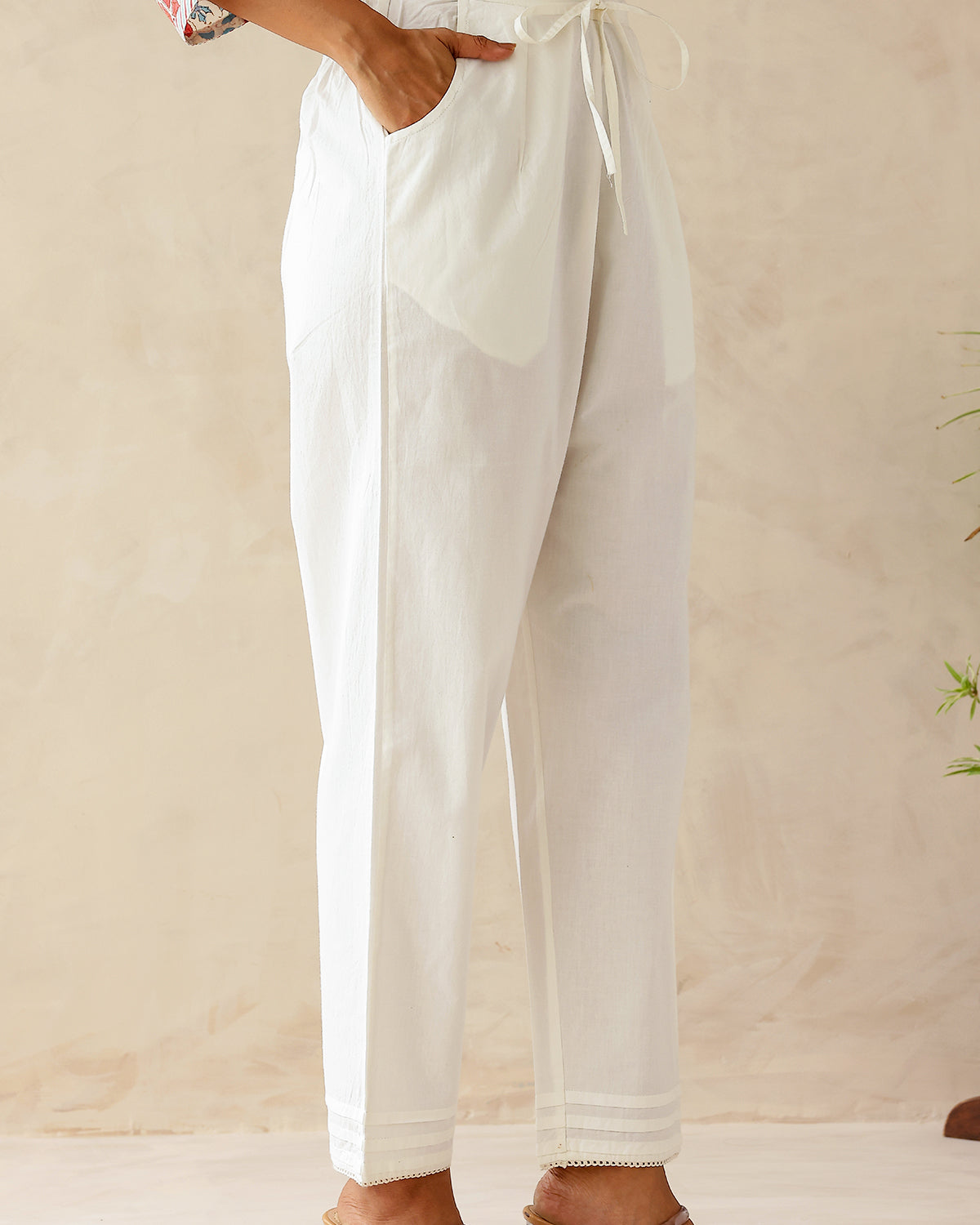 Natural white narrow pleated pants